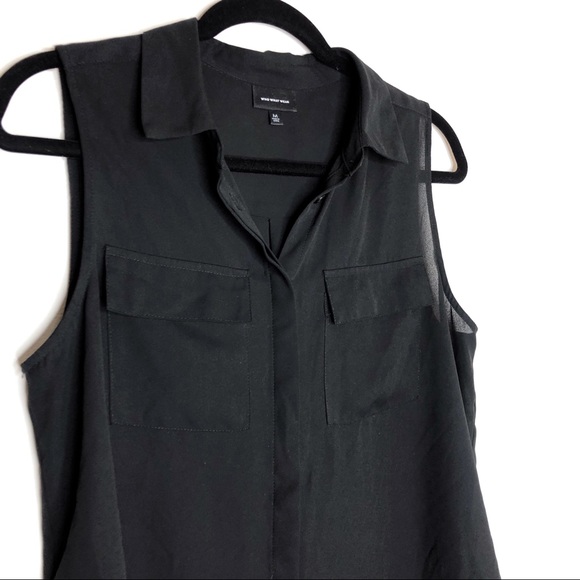 Who What Wear Tops - Who What Wear Sleeveless Button Up Blouse Shirt M